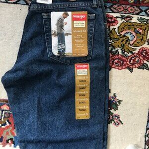 Wrangler 5 Star Relaxed  Fit Mens Jeans -  Actual Size 30/32 nwt